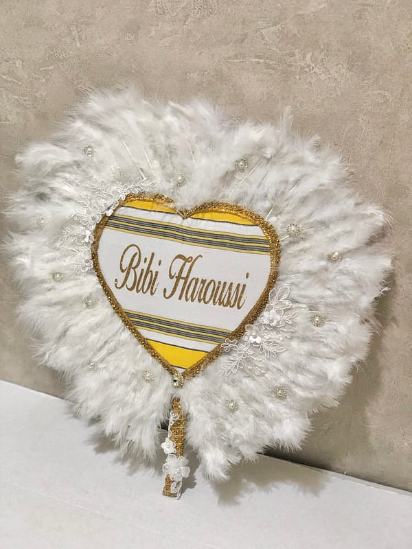 Éventail personnalisé à plumes (coeur)